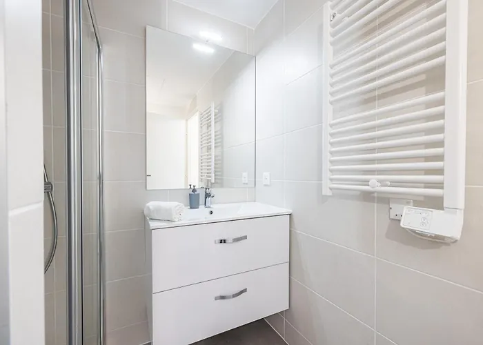 Queen Riviera : Climatisation, Parking, Terrasse *