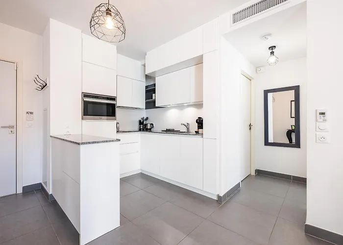 Appartement Queen Riviera : Climatisation, Parking, Terrasse