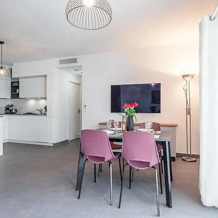 Queen Riviera : Climatisation, Parking, Terrasse