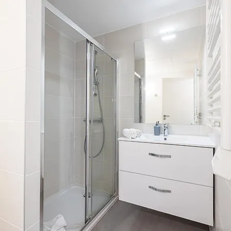 Queen Riviera : Climatisation, Parking, Terrasse Апартаменты *