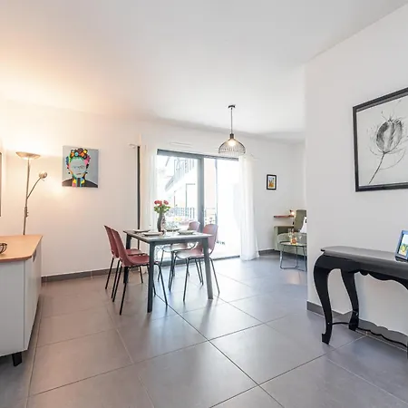 Queen Riviera : Climatisation, Parking, Terrasse Апартаменты