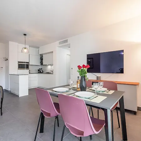 Queen Riviera : Climatisation, Parking, Terrasse Апартаменты *