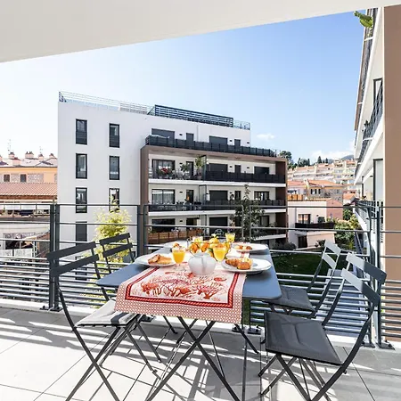 Queen Riviera : Climatisation, Parking, Terrasse * Ментона