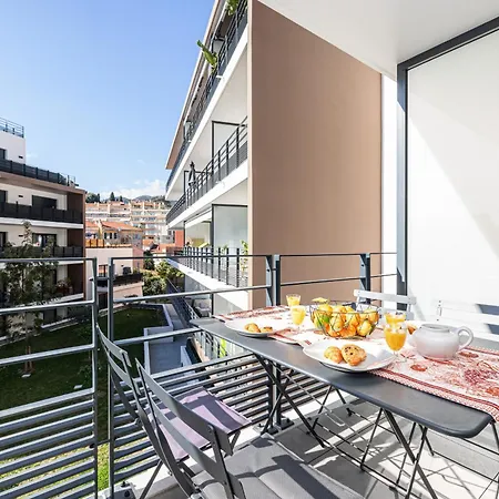 Queen Riviera : Climatisation, Parking, Terrasse Апартаменты Ментона