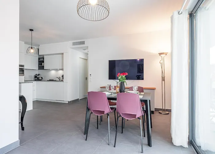 Queen Riviera : Climatisation, Parking, Terrasse