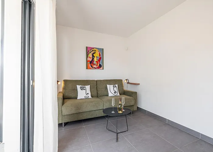 Queen Riviera : Climatisation, Parking, Terrasse