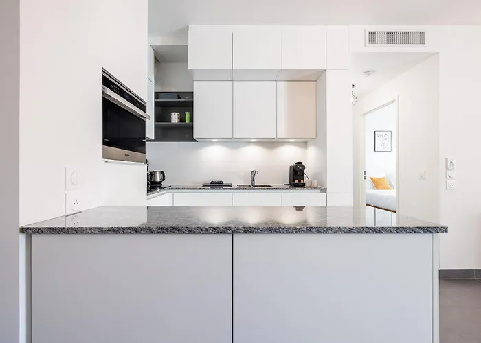 Queen Riviera : Climatisation, Parking, Terrasse Апартаменти *